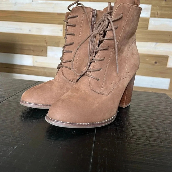 New Aldo lace up boots Suede Block Heel SZ 10 - Picture 1 of 7